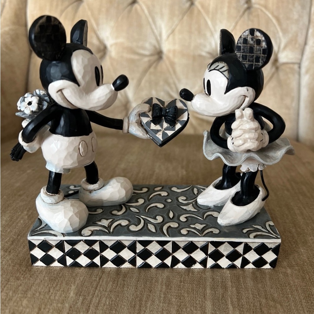 Disney Mickey & Minnie Jim Shore Figurine